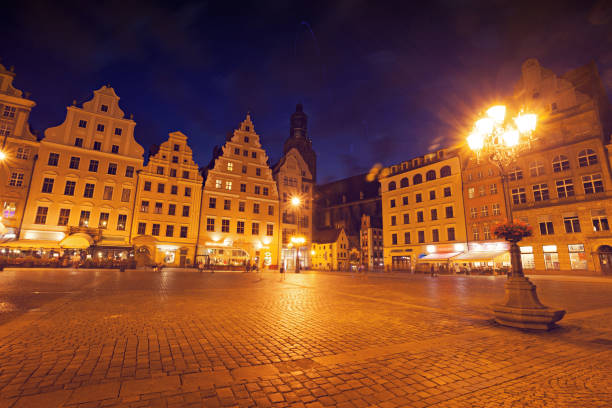 istock Wroclaw market square at night 808147094