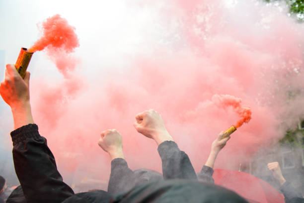 cheering sprots fans holding up bengal fireworks - holanda futebol imagens e fotografias de stock