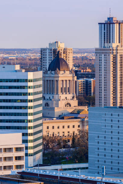 edificio de la asamblea legislativa de manitoba en winnipeg - canada main street manitoba winnipeg fotografías e imágenes de stock