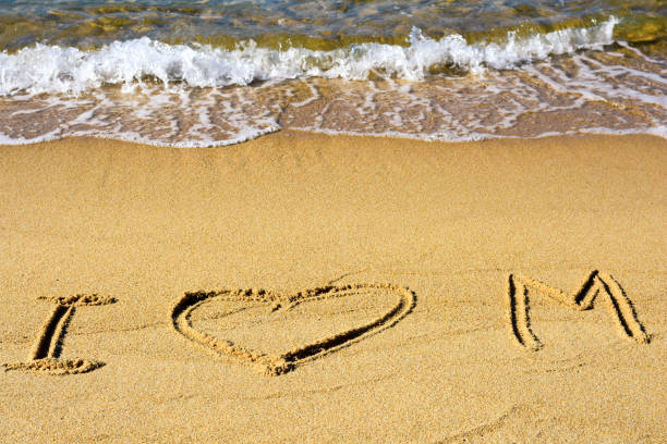 istock Letter I love mom on beach, sea 808568870