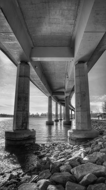 sotto naval academy bridge ad annapolis md - us naval academy foto e immagini stock