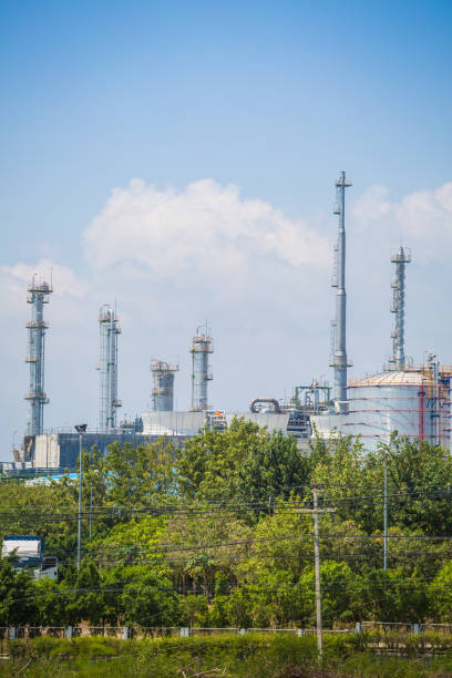 istock Big structure of oil refinery plant in day time 808773590