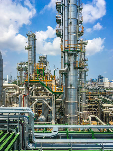 istock Oil petroleum plant 808785264
