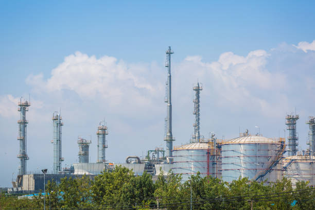 istock Oil refinery plant 808810396