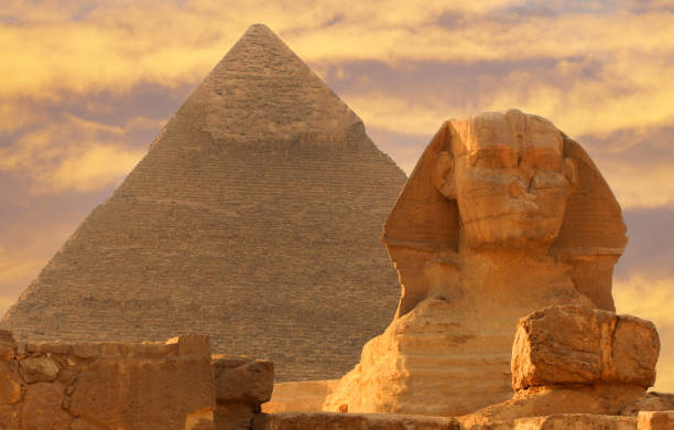 las pirámides de egipto - giza pyramids egypt pyramid giza fotografías e imágenes de stock