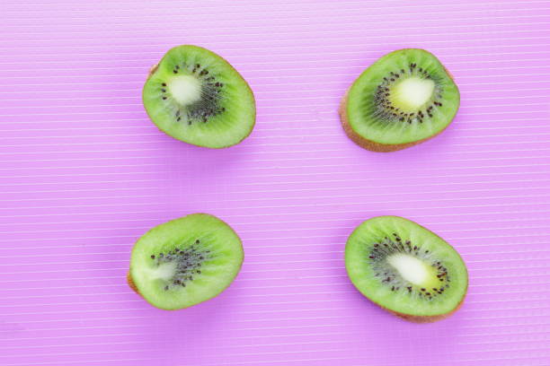 istock Kiwi pop art on white and black background 808828600