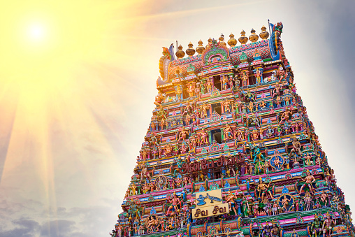 Detalle obra de Gopuram hindú Templo de Kapaleeshwarar., Chennai, Tamil Nadu, India photo