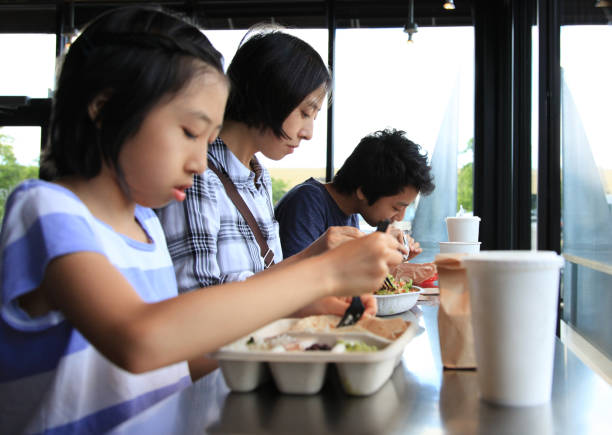 istock Family Lunch Out 809003390