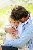 halten-und-beruhigend-weinen-baby-tochter-vater.jpg?b=1&s=170x170&k=20&c=8JgvXUjyiNcA-78vPihcZhv3C80tSjcTVPa2BmBAvbk=