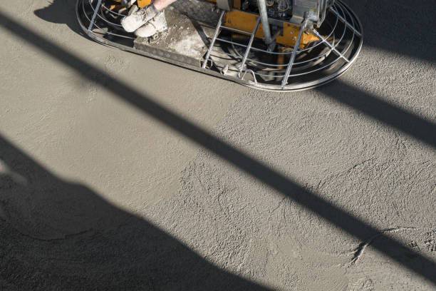 rettificatrice per pavimenti in calcestruzzo - trowel power concrete finishing foto e immagini stock