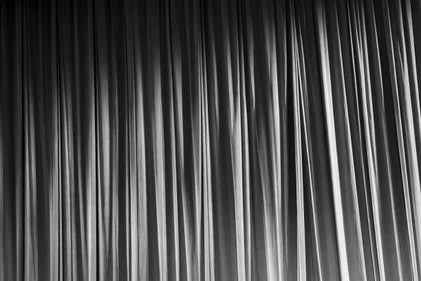 tende e luce in bianco e nero. - theatrical performance stage theater broadway curtain foto e immagini stock