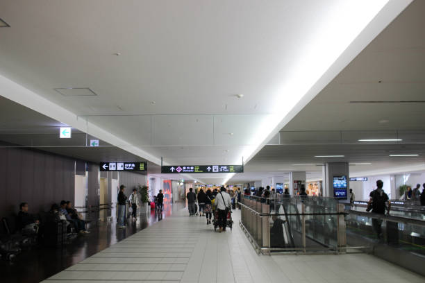 vista interior de new chitose airport, el aeropuerto más grande - new chitose fotografías e imágenes de stock