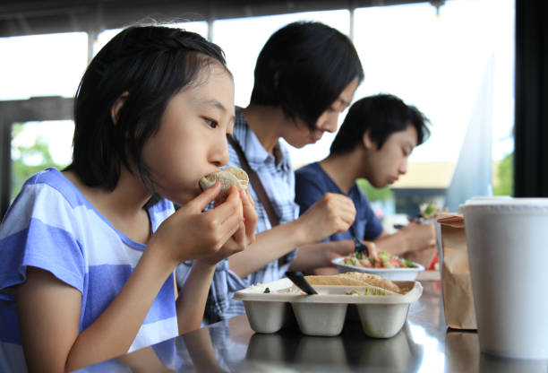 istock Family Lunch Out 809579506