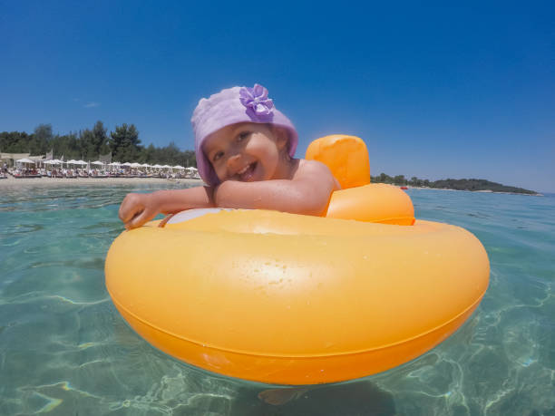 istock Child loves the sea 809651922