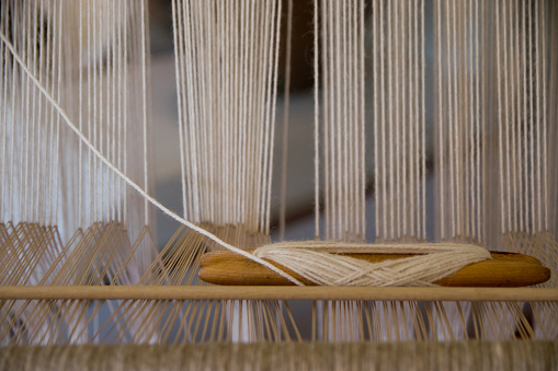 Hand loom in front view