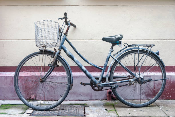 stary zardzewiały rower - rusty metal rust pipe zdjęcia i obrazy z banku zdjęć
