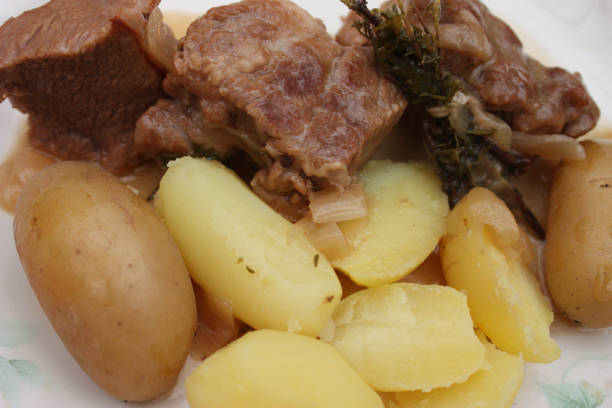 istock Veal with onions - Potatoes cooked in water 809817754