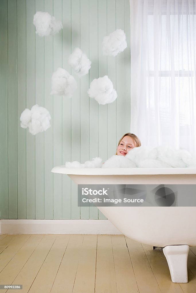Uma menina em um banho - Royalty-free Banheira Foto de stock