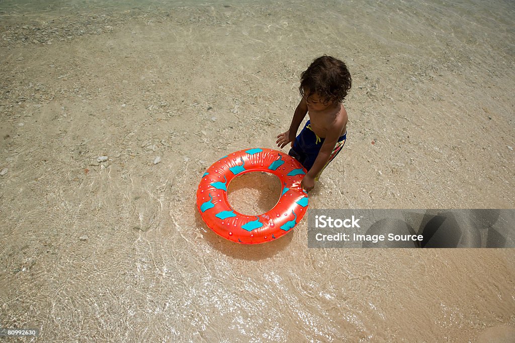 남자아이 있는 바다빛 - 로열티 프리 놀기 스톡 사진