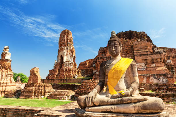 wat mahathat w buddyjskim kompleksie świątynnym w ayutthaya. tajlandia - architecture asia blue buddha zdjęcia i obrazy z banku zdjęć