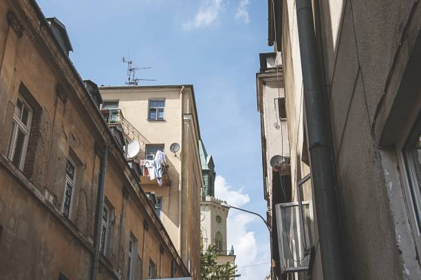 istock laundry hanging in poor part of the city 810066390