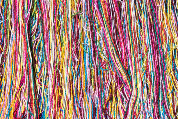 fundo de fios coloridos - sewing thread colors multi colored - fotografias e filmes do acervo