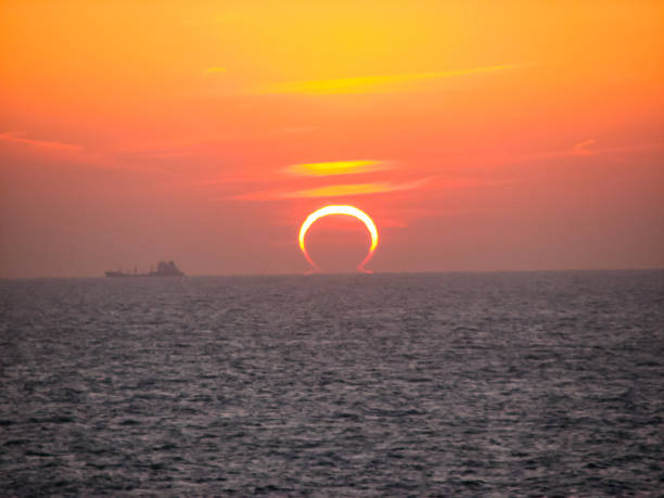 istock Sunset in ocean. sunset in sea 810081906