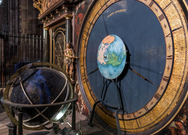 reloj astronómico - strasbourg catedral - estrasburgo - alsacia - francia - astronomical clock fotografías e imágenes de stock