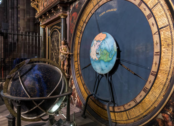 zegar astronomiczny - katedra w strasburgu - strasburg - alzego - francja - astronomical clock zdjęcia i obrazy z banku zdjęć