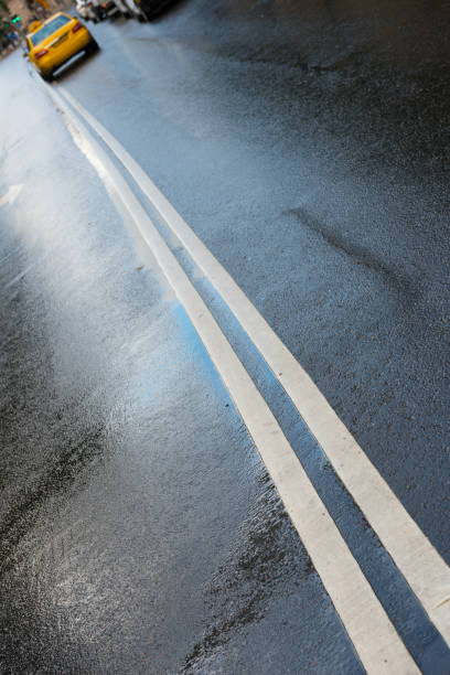 istock Dividing lines, wet asphalt 810300520