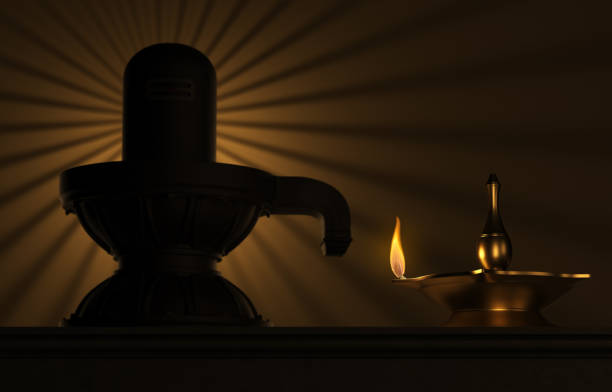 lampe à pétrole traditionnelle indienne avec lingam de shiva - shivalinga photos et images de collection
