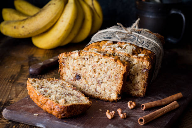 fatias de pão de banana - walnut bread - fotografias e filmes do acervo