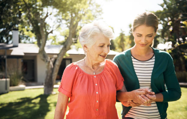 i've got you, mom - filhos adultos imagens e fotografias de stock