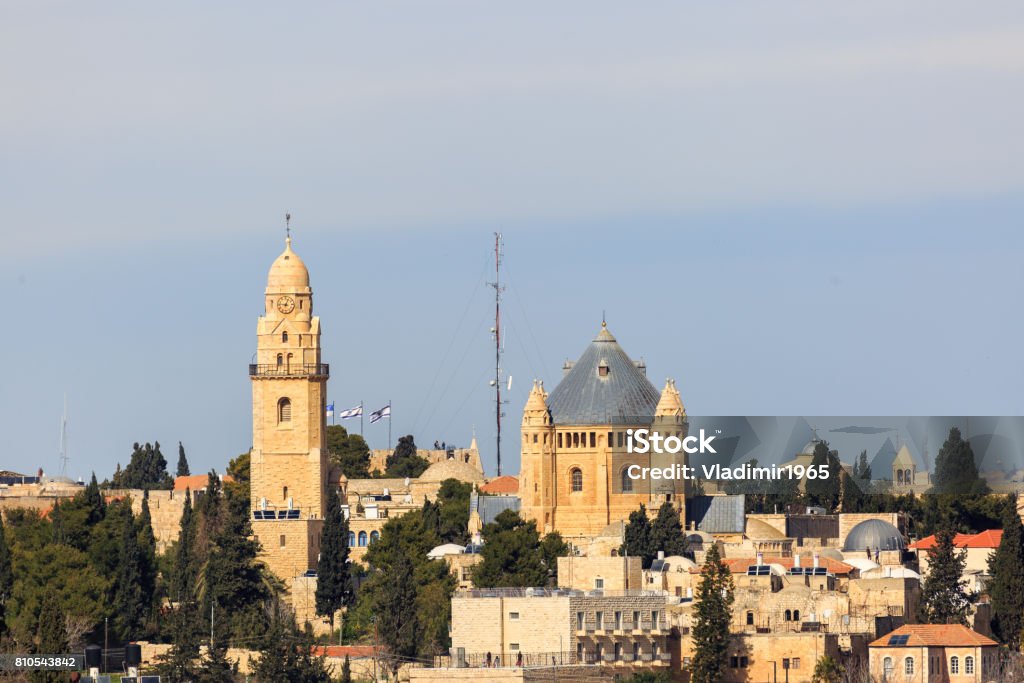 Visión lejana Abadía Dormitsion en Jerusalén - Foto de stock de Abadía de Hagia María libre de derechos