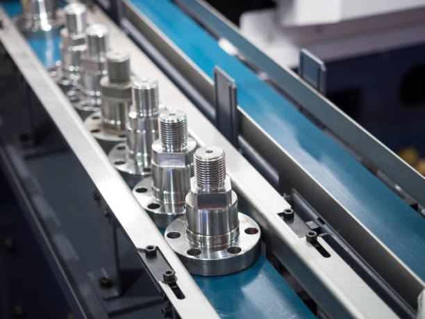 istock operator inspection dimension of cnc turning parts 810568950
