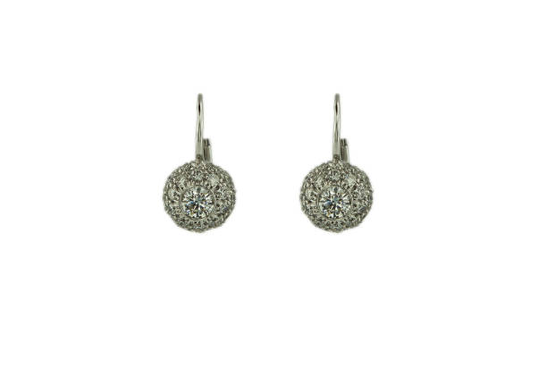 istock Earrings isolated on a white background. 810692640