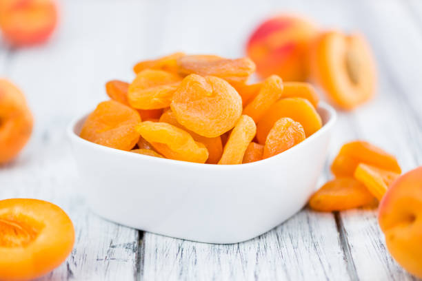 portion getrocknete aprikosen - dried apricot stock-fotos und bilder