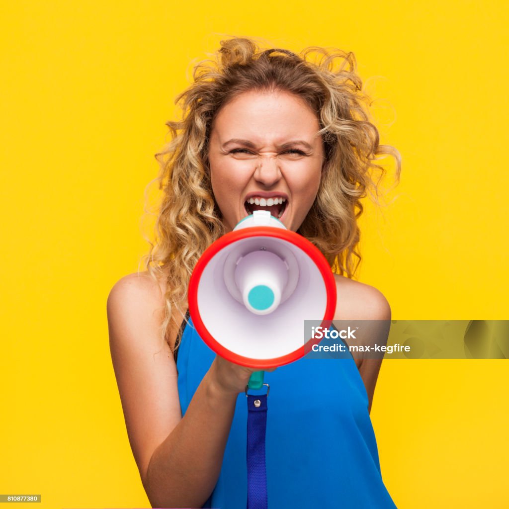 Frau schreien mit Lautsprecher - Lizenzfrei Megafon Stock-Foto