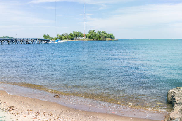 city island harbor with boat on pier and sandy beach with ocean - 2271 imagens e fotografias de stock