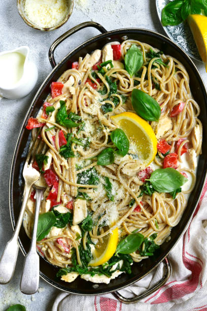istock Whole wheat pasta with chicken fillet and vegetables 811016816