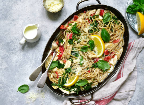 istock Whole wheat pasta with chicken fillet and vegetables 811016864