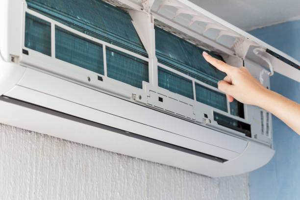 istock Finger show on dirty filter of air conditioner 811053738