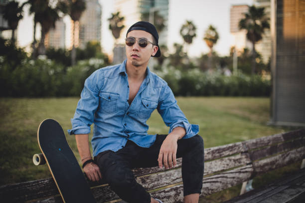 istock Skater man in the city 811114264