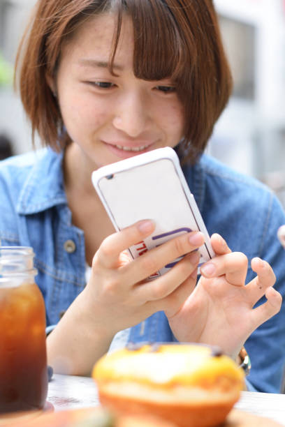 istock Taking a food photo 811141022