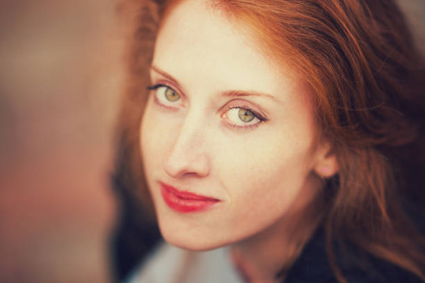 portrait of a beautiful girl with long red hair - long hair red hair women men imagens e fotografias de stock