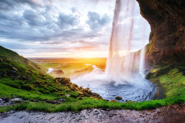 istock The most famoust Icelandic waterfall 811177434