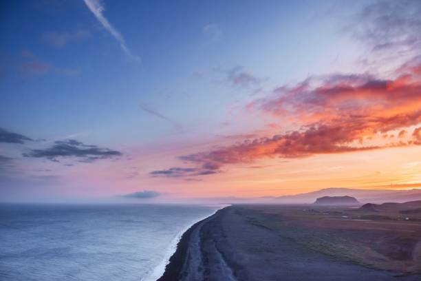 istock Fantastic beach in southern Iceland 811179808