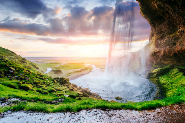istock The most famoust Icelandic waterfall 811180242