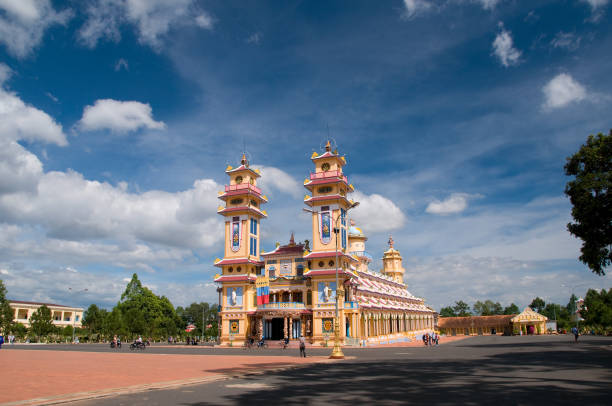 caodaismus tempel, tay ninh provinz, in der nähe von ho chi minh, vietnam - caodaism stock-fotos und bilder