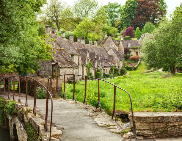 Old footbridge and  traditional Cotswold cottages,   Bibury,  England, UK. Old footbridge and  traditional Cotswold cottages,   Bibury,  England, UK. gloucestershire stock pictures, royalty-free photos & images